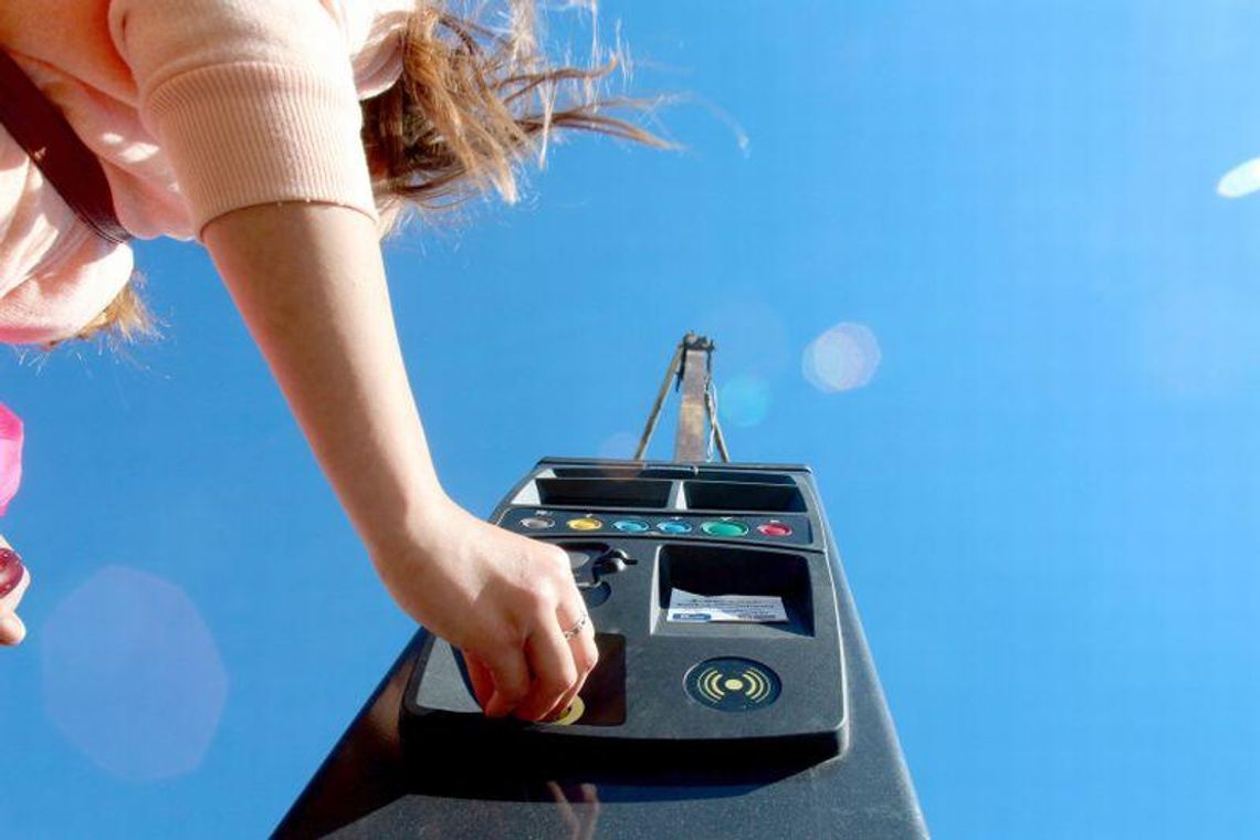 Ile miasto zarabia na płatnych parkingach