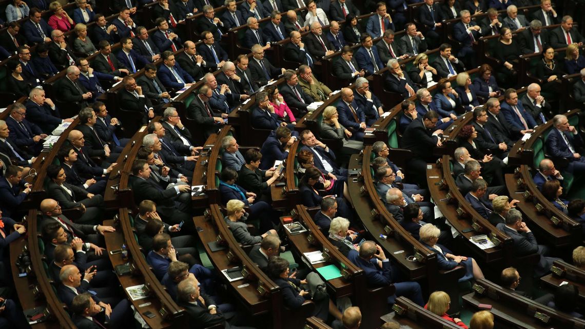 Ile powinni zarabiać posłowie? Wyniki sondażu mogą zaskakiwać