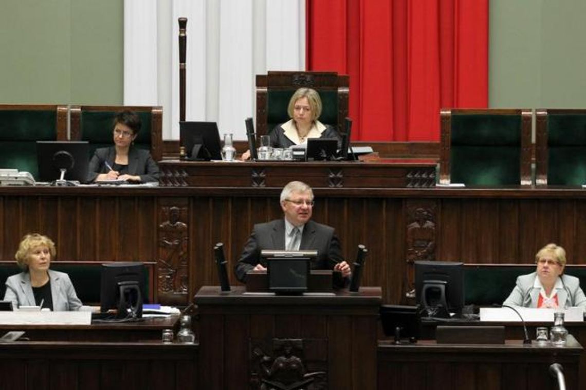 Ile zarabia premier, poseł, minister?