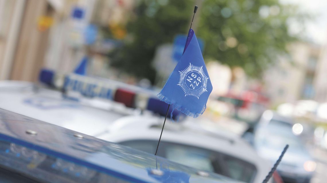 Ile zarabiają policjanci? Chcą podwyżek i nie tylko. Od dzisiaj pouczenia zamiast mandatów Ile zarabiają policjanci? Chcą podwyżek i nie tylko. Od dzisiaj pouczenia zamiast mandatów