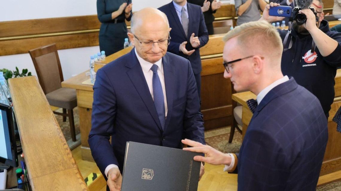 Ile zarobi prezydent Krzysztof Żuk. Radni ustalili mu pensję Ile zarobi prezydent Krzysztof Żuk. Radni ustalili mu pensję