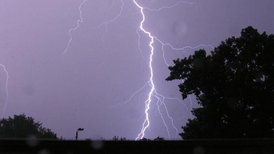 IMGW ostrzega. Nad lubelskie nadciągają burze