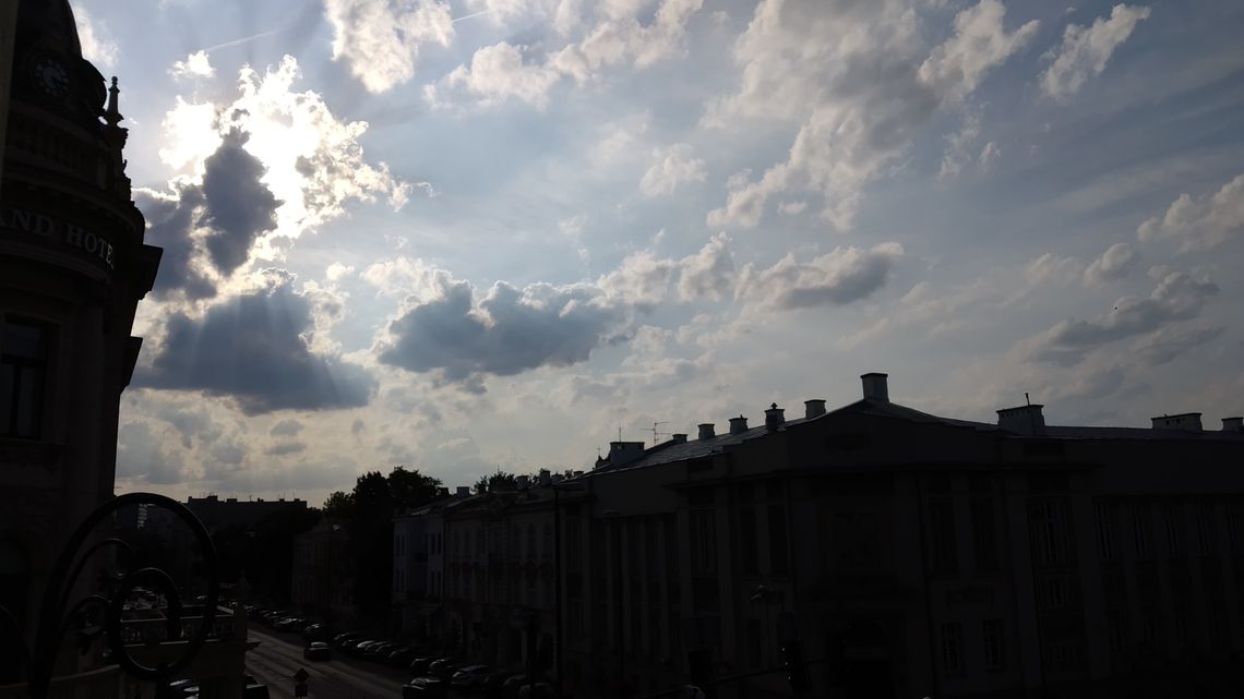 IMGW: Ostrzeżenie przed burzami. Możliwy grad