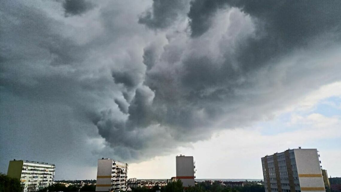 IMGW podnosi stopień ostrzeżenia. Wielkie burze z gradem już się zbliżają