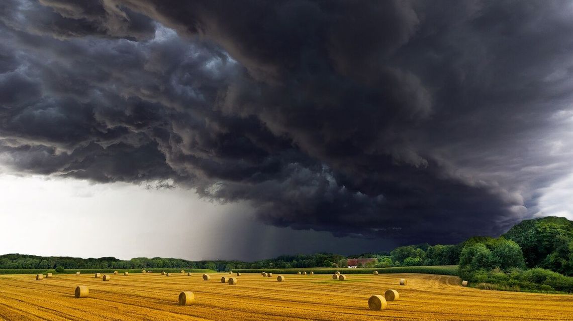 IMiGW bije na alarm: Upały nie odpuszczają, nadciągają burze