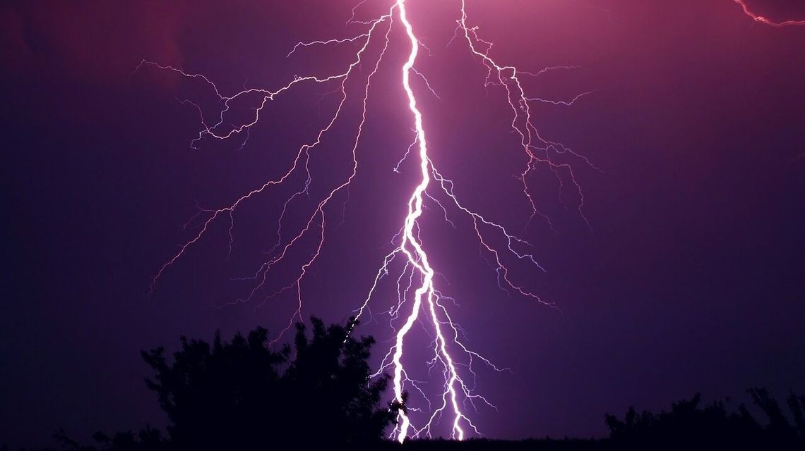 IMiGW ostrzega: Popada, zagrzmi, może spaść grad