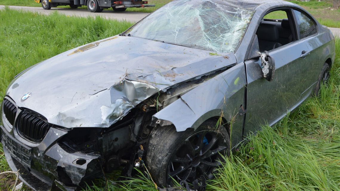 Impreza go zmęczyła i zasnął za kierownicą