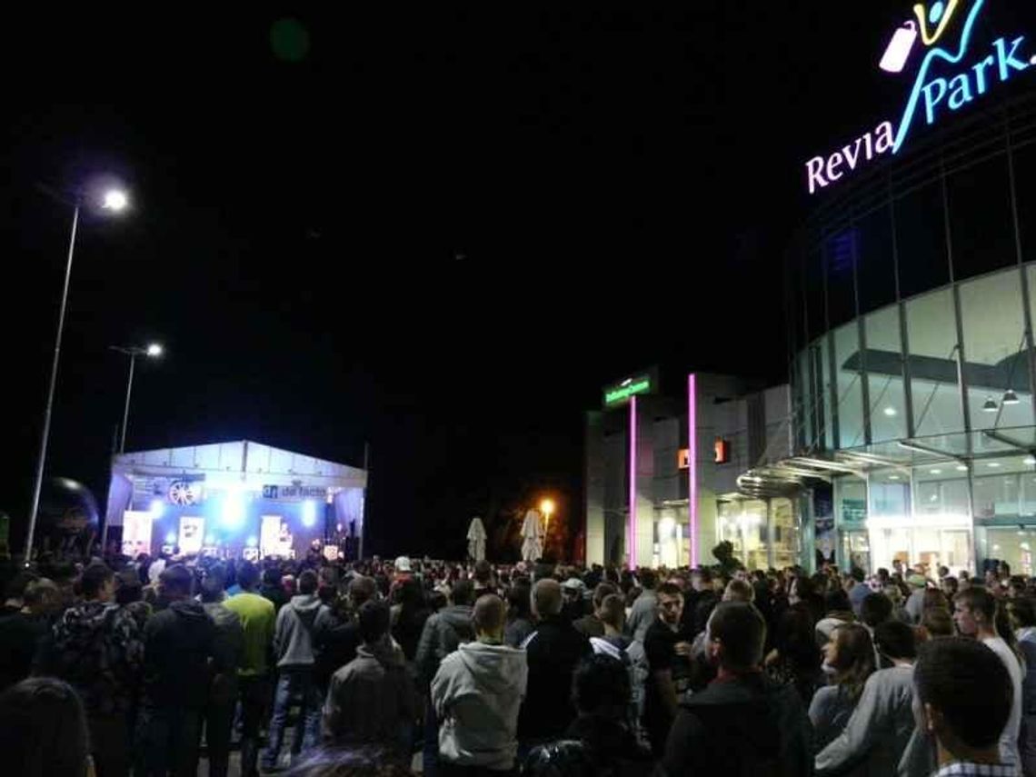 Impreza i noc zakupów w galerii Revia Park