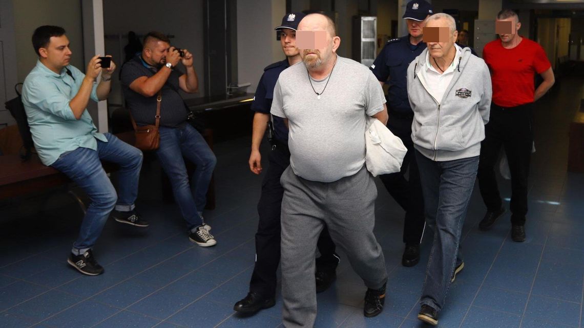 Infekowali komputery i pustoszyli konta bankowe. Oszuści stanęli przed sądem Infekowali komputery i pustoszyli konta bankowe. Oszuści stanęli przed sądem