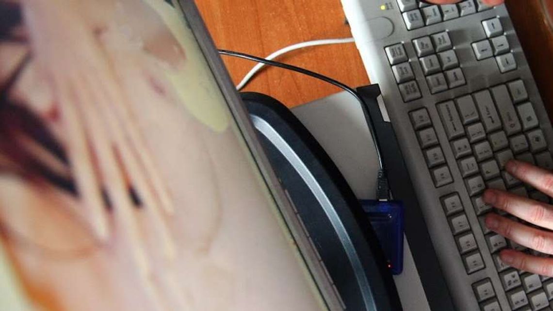 Infomat na Rynku miał prezentować walory turystyczne regionu. A pokazywał film porno