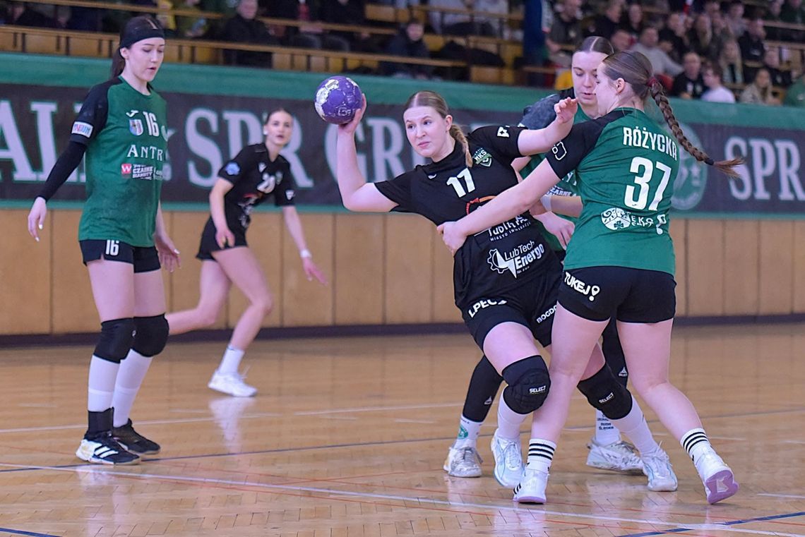 Inga Trochimczyk i Nina Smelcerz występują w mistrzostwach świata U-20