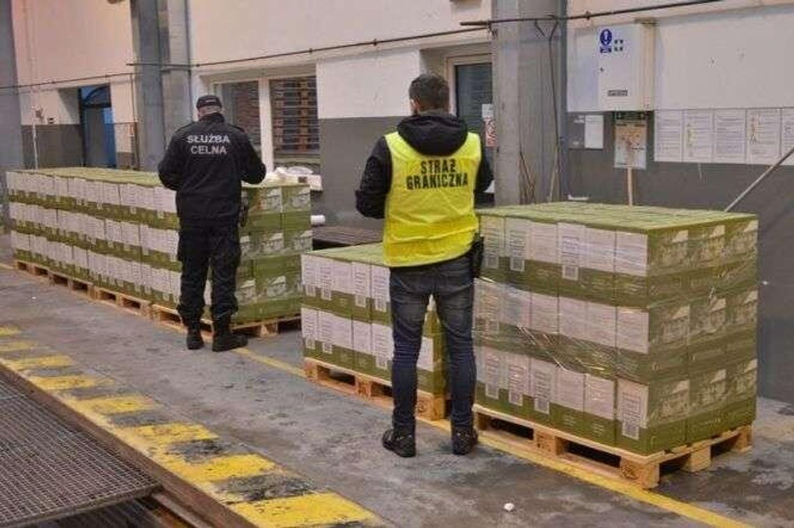 Inni przemycają wódkę i spirytus. A on 2898 butelek wina