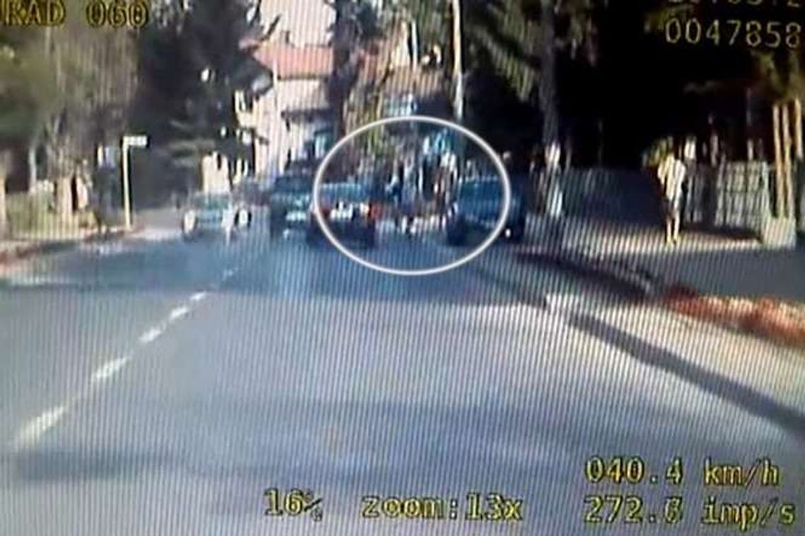 Inni się zatrzymują, a on wyprzedza. A na przejściu mężczyzna z dzieckiem Inni się zatrzymują, a on wyprzedza. A na przejściu mężczyzna z dzieckiem