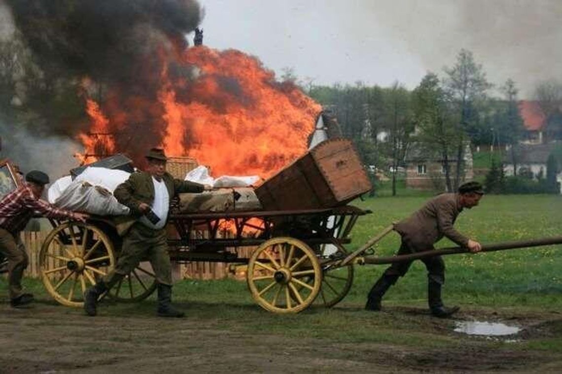 Inscenizacja w 70. rocznicę pacyfikacji Wąwolnicy (zdjęcia)