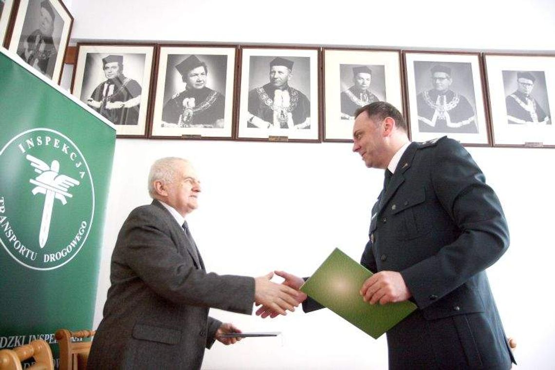 Inspekcji Transportu Drogowego po drodze z uczelniami
