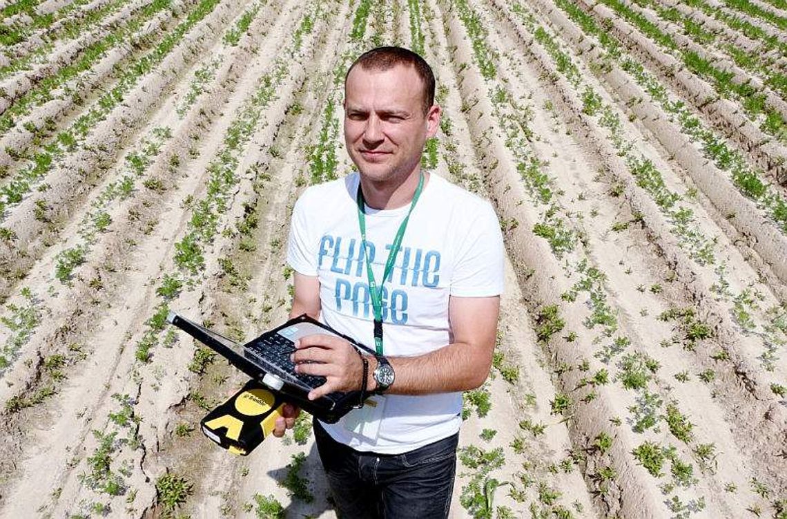 Inspektorzy ARiMR ruszają z kontrolami w terenie. Z laptopem Inspektorzy ARiMR ruszają z kontrolami w terenie. Z laptopem