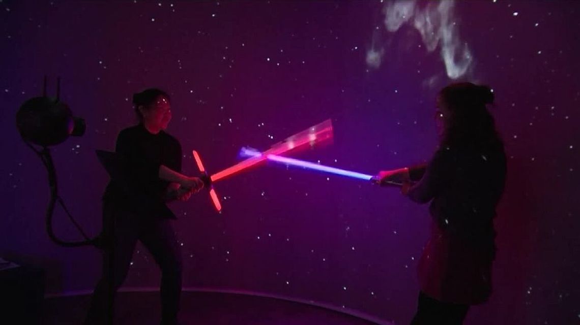 Interaktywna wystawa "Star Wars" w Nowym Jorku. Przed wejściem tłumy fanów Interaktywna wystawa "Star Wars" w Nowym Jorku. Przed wejściem tłumy fanów