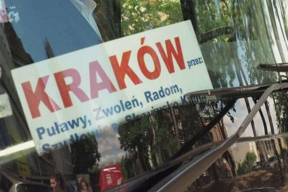 Internauci kupili marszałkowi bilet na busa. Pojedzie dyrektor