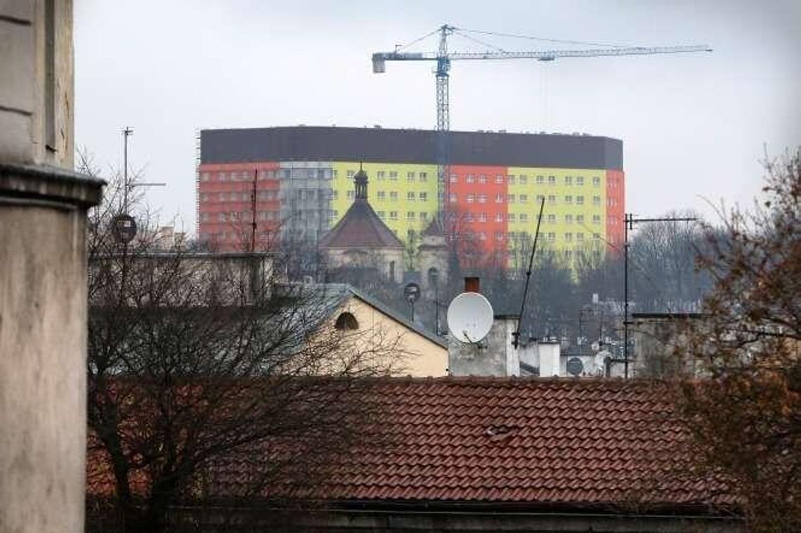 Internauci walczą o przemalowanie Centrum Onkologii Ziemi Lubelskiej