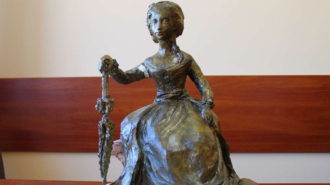 Internauci wybrali, konserwator odrzucił. Rzeźba nie trafi na ławeczkę