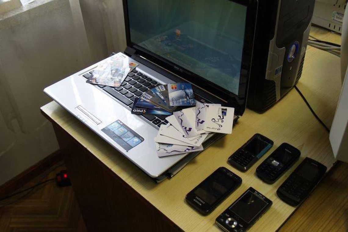 Internetowy przekręt. Osoby z całej Polski oszukane na ćwierć miliona złotych