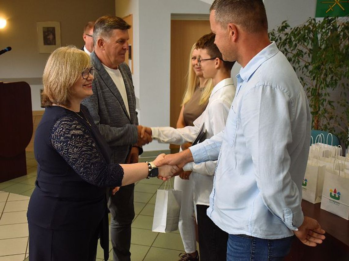 Inwestycja w młodą krew. Włodawa nagradza swoje największe talenty Stypendia Włodawa