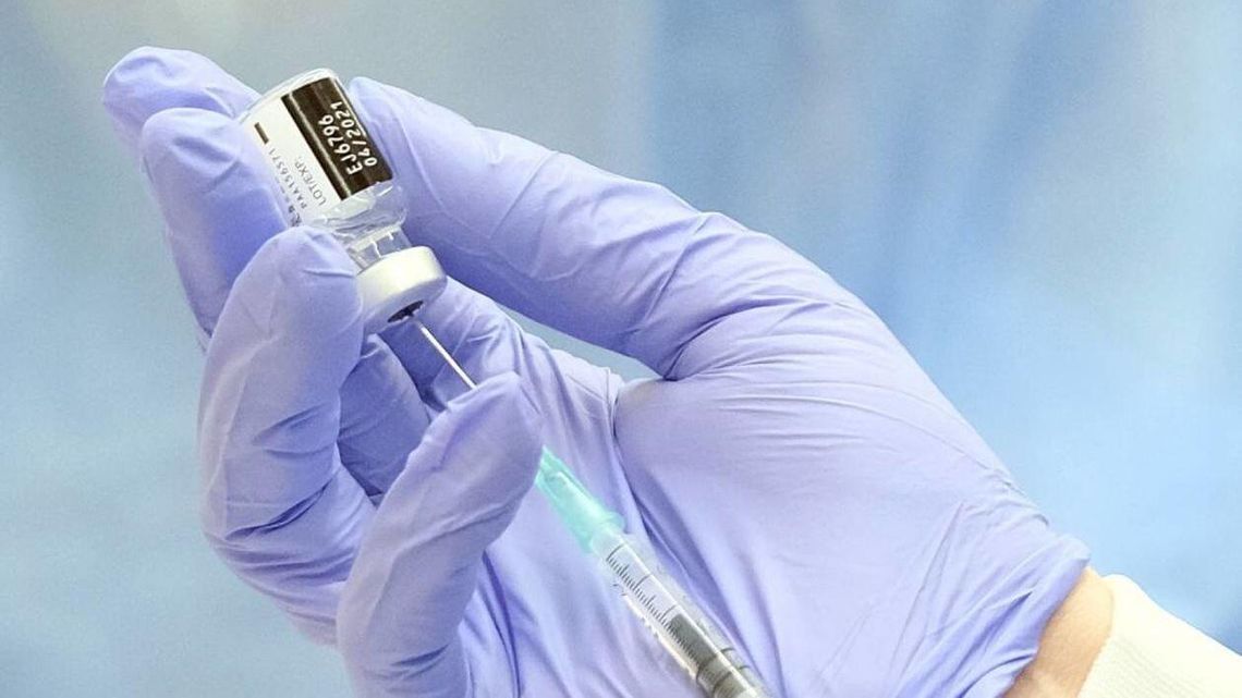 Iran: Twitter usunął post ajatollaha Chameneia o tym, że nie można ufać szczepionkom z USA i UK