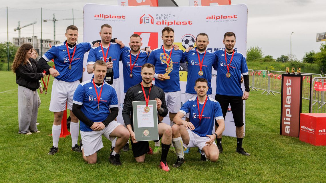 IV Turniej Charytatywny w Piłkę Nożną Fundacji Grupy Aliplast. Zagrali by pomagać [ZDJĘCIA]