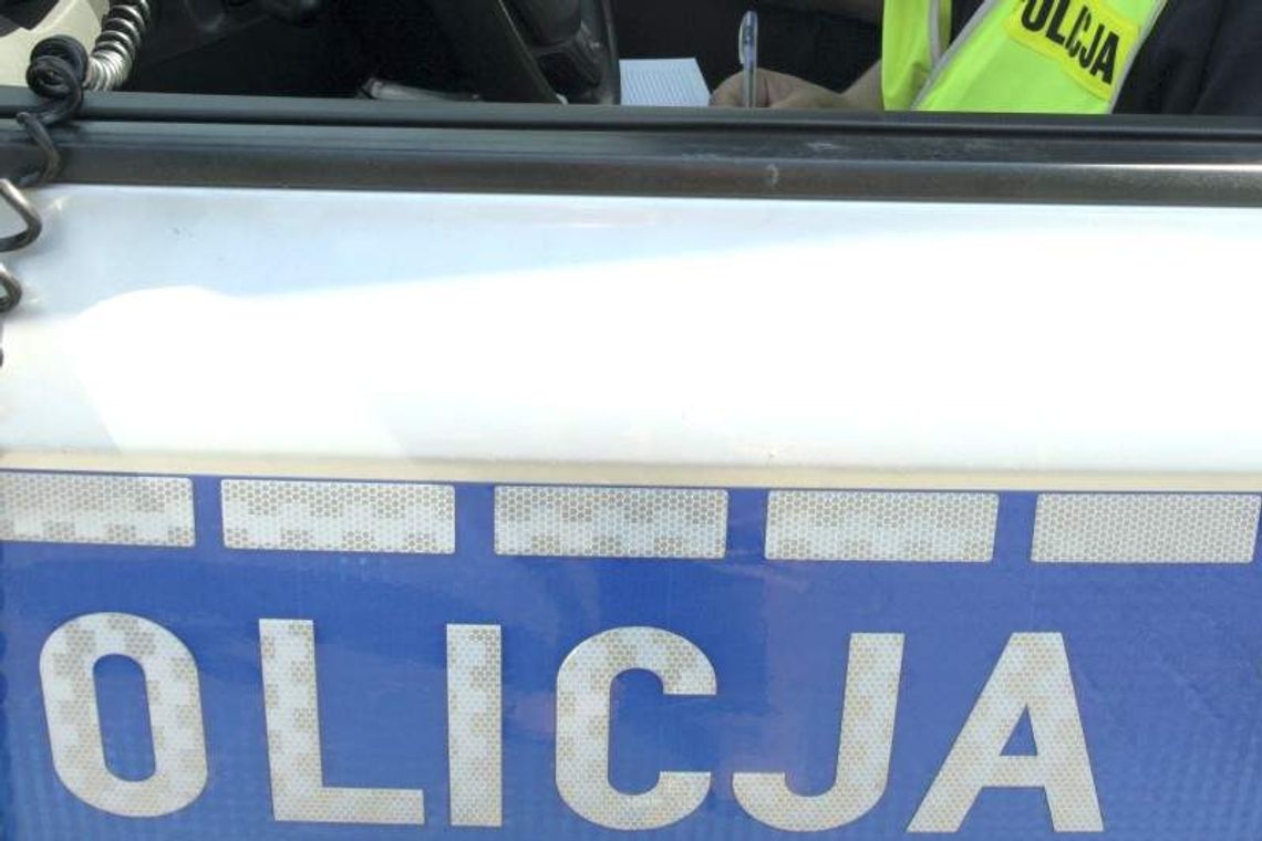 Izbica. Ciężarówka przewróciła się na drodze nr 17 Izbica. Ciężarówka przewróciła się na drodze nr 17