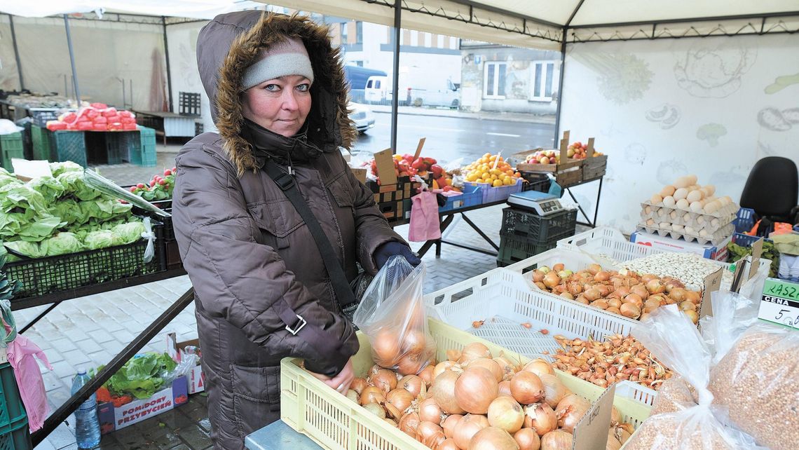 Jabłka tańsze, ale warzywa podrożały. Niektóre ceny najwyższe od kilkunastu lat Jabłka tańsze, ale warzywa podrożały. Niektóre ceny najwyższe od kilkunastu lat