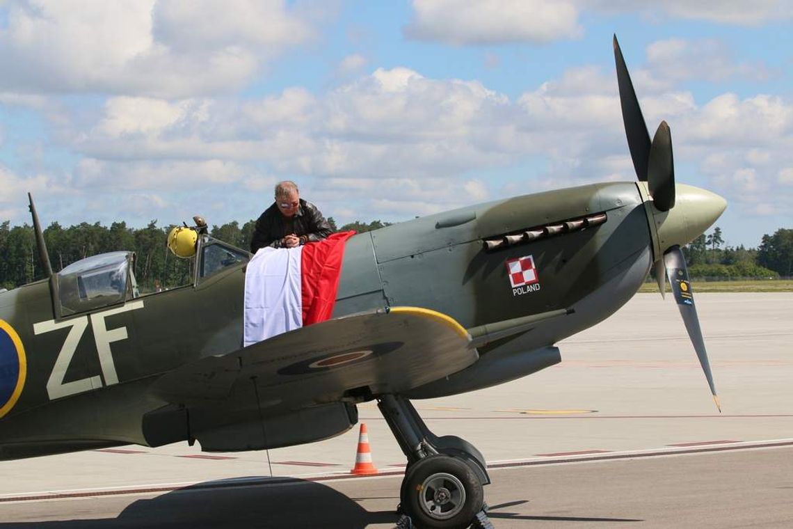 Jacek Mainka - pierwszy Polak, który przyleciał Spitfirem do Polski Jacek Mainka - pierwszy Polak, który przyleciał Spitfirem do Polski