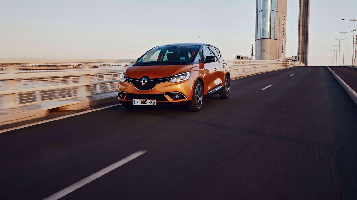 Jak bezpiecznie jeździć po drodze ekspresowej i autostradzie?