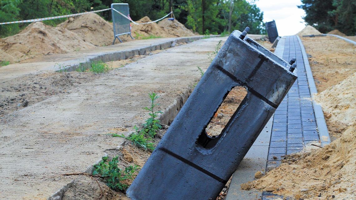 Jak długo mieszkańcy będą czekać na drogi? Radny chce wyliczeń