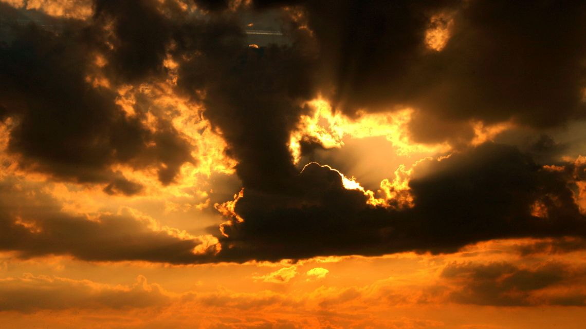 Jak długo zostaje z nami upał? IMGW ostrzega wszystkie powiaty Jak długo zostaje z nami upał? IMGW ostrzega wszystkie powiaty