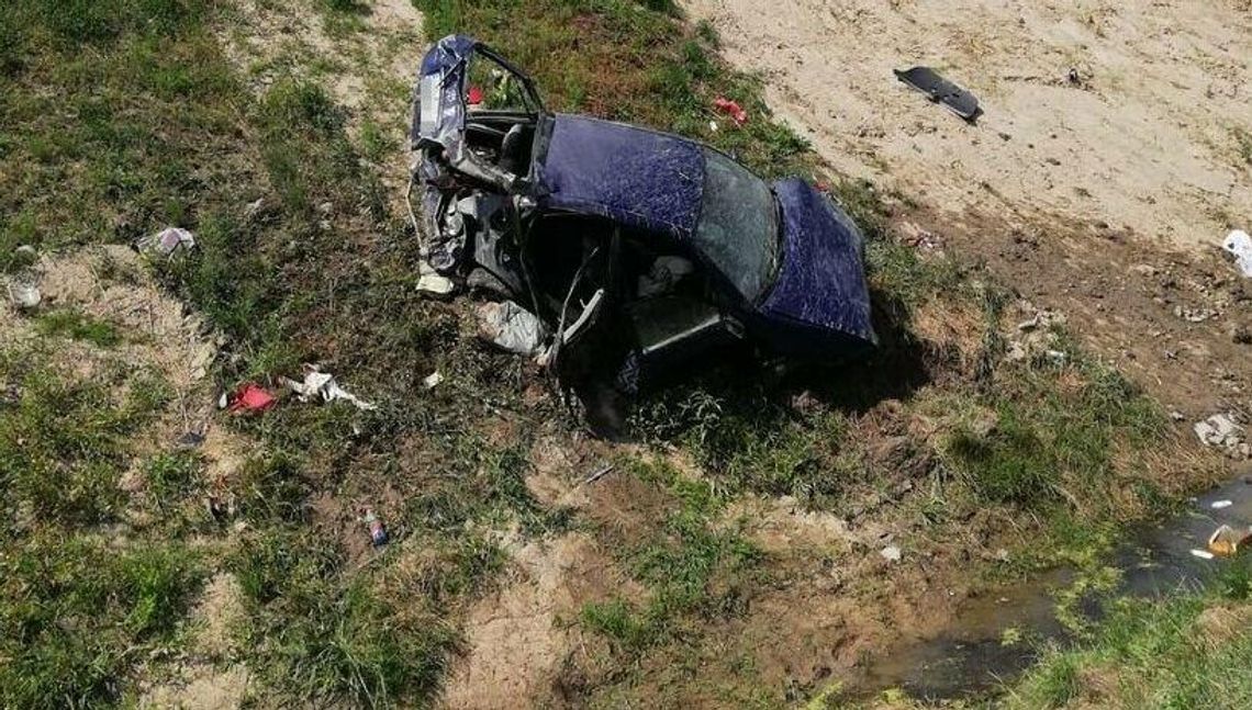 Jak do tego mogło dojść? Groźne dachowanie toyoty na S17