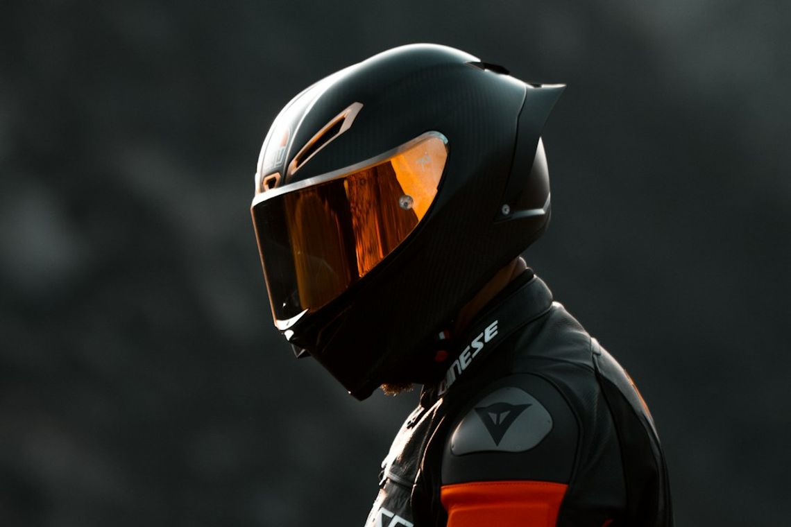 Jak dobrać kask motocyklowy do kształtu głowy? Poradnik dla początkujących Jak dobrać kask motocyklowy do kształtu głowy? Poradnik dla początkujących