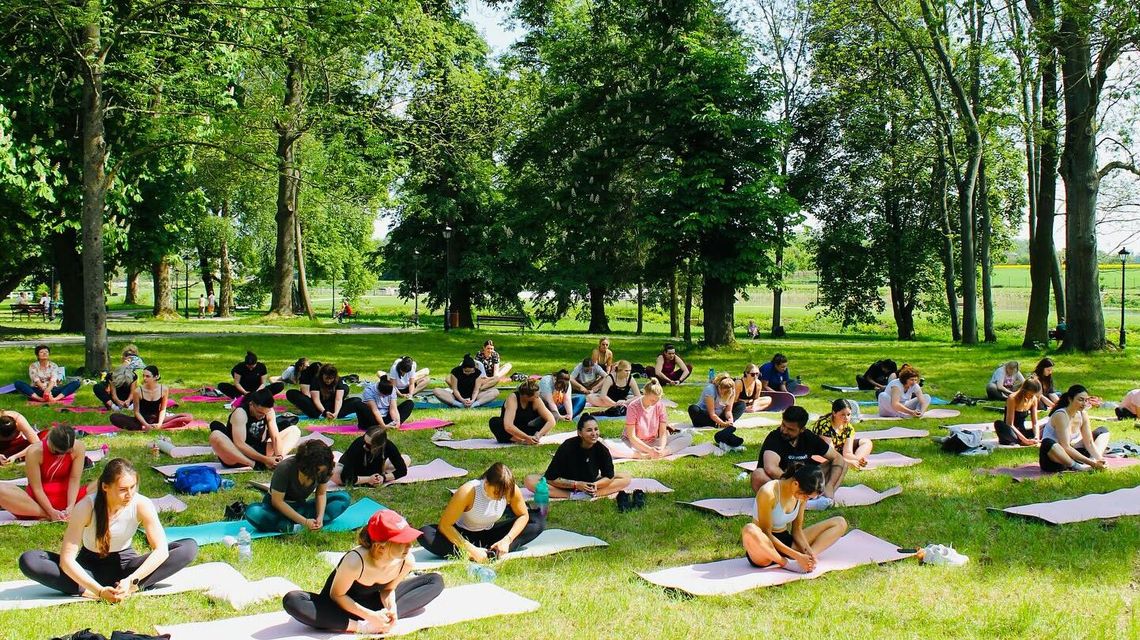 Jak dotlenić mięśnie. Plenerowe rozciąganie w Świdniku