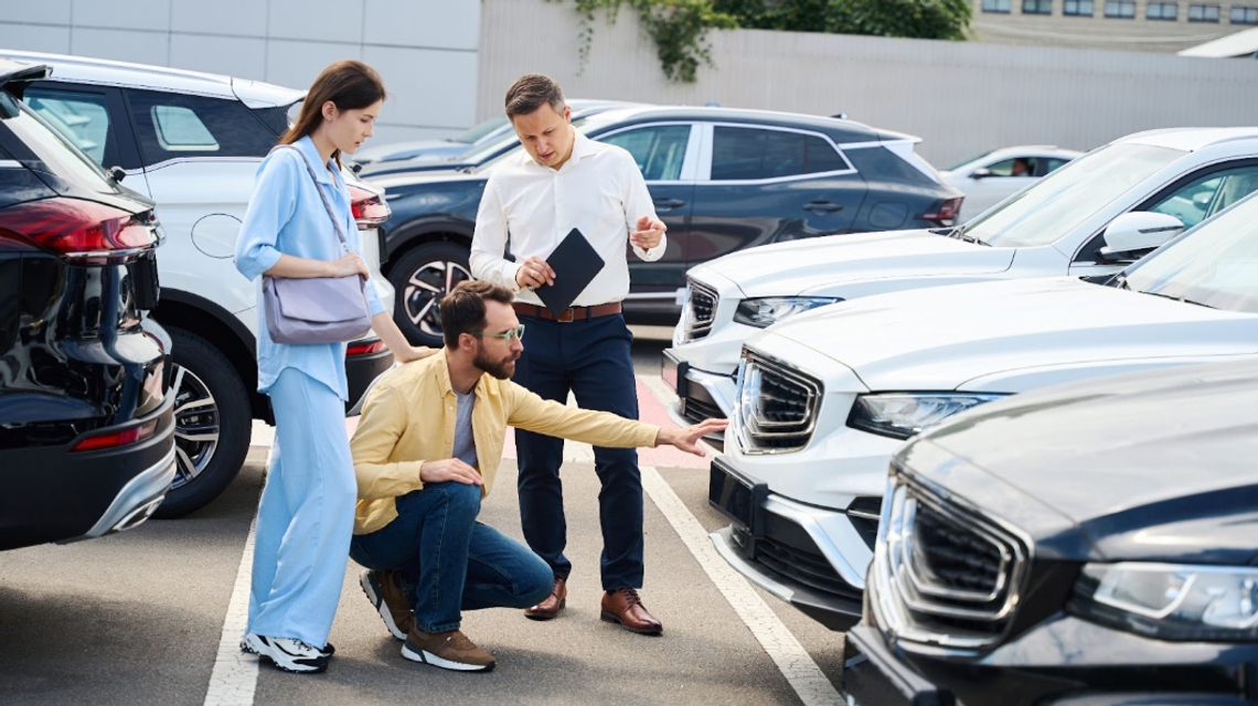 Jak finansować auto poleasingowe – leasing, kredyt, gotówka?