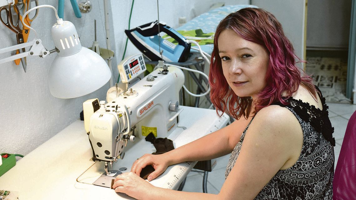 Jak już mnie zmęczy szycie, to zatapiam ręce w glinie