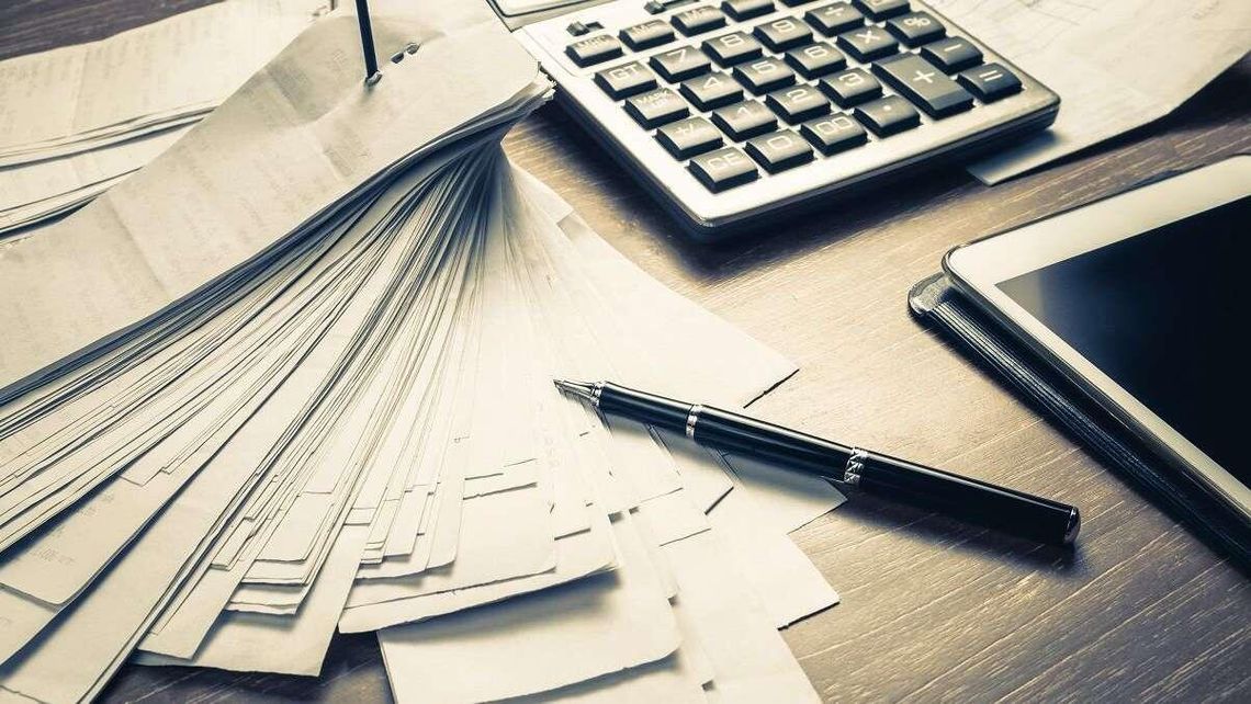 Jak obliczyć całkowite koszty pożyczek ratalnych i kredytów?