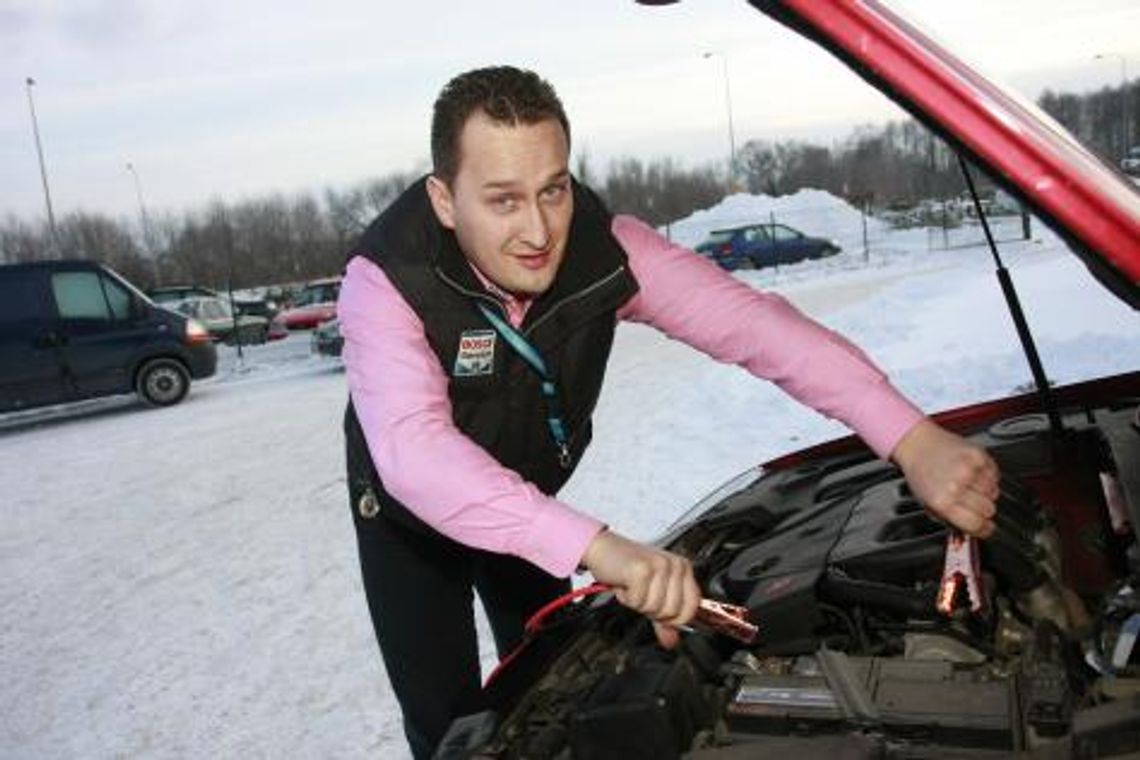 Jak odpalić auto na mrozie i nie tylko - zimowy niezbędnik kierowcy