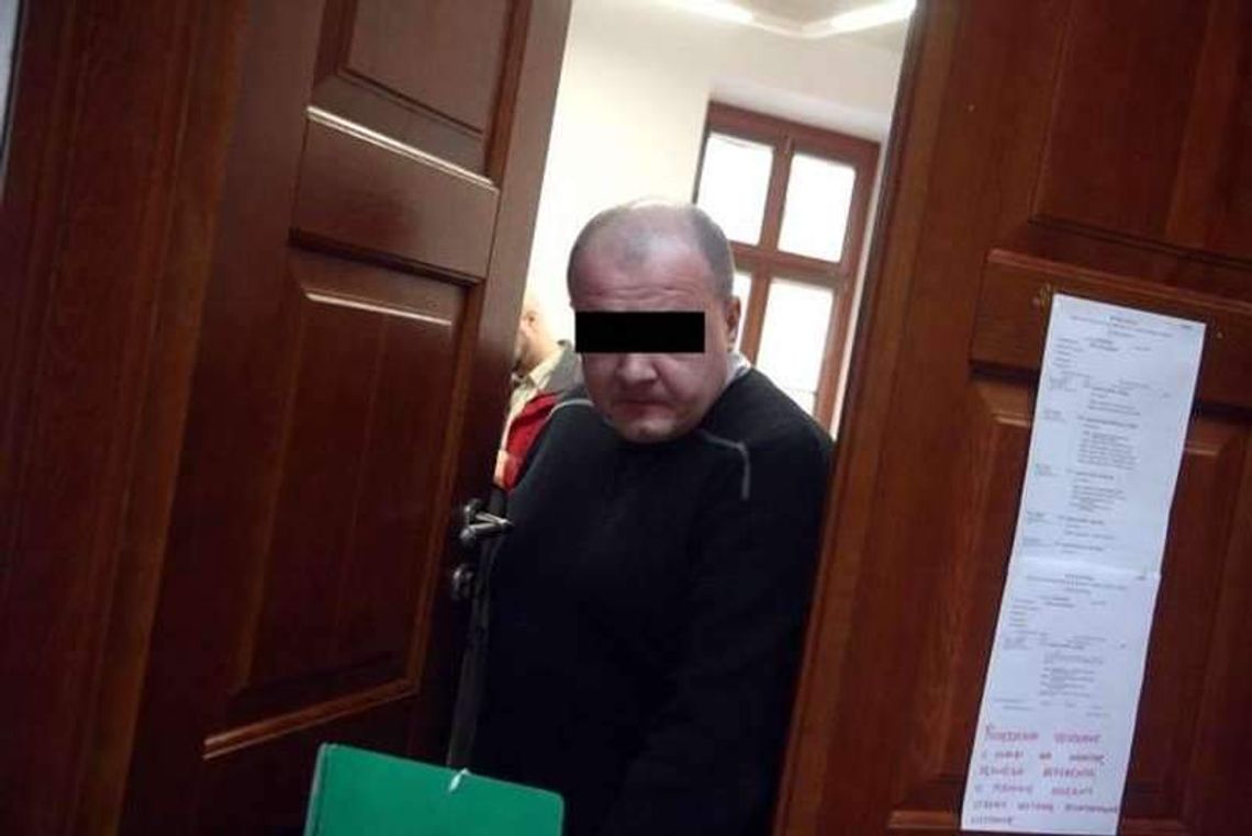 Jak oskarżony o wyłudzenia prawnik z sądem pogrywa