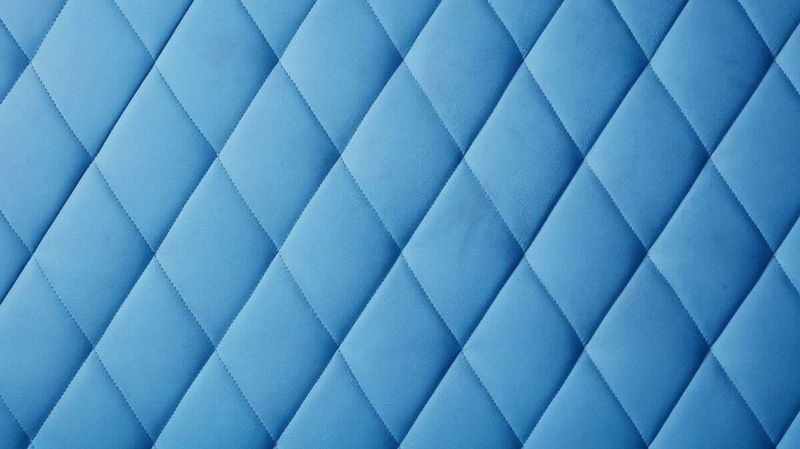 Jak panele tapicerowane wpływają na akustykę wnętrza?