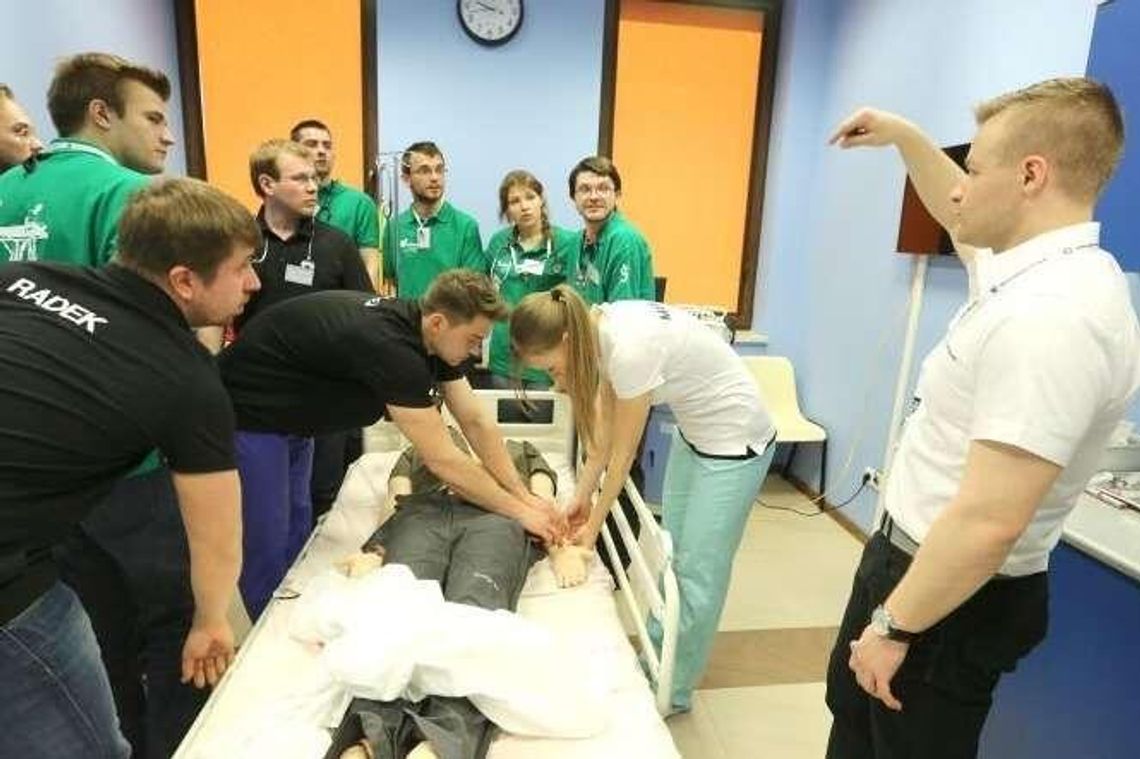Jak pomóc pacjentowi w stanie krytycznym. Najlepsi w symulacji medycznej