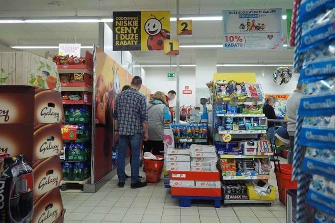 Jak poradzić sobie z zakazem handlu? Biedronka ma pomysł