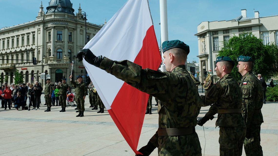 Jak prezentować polską flagę. Zasady