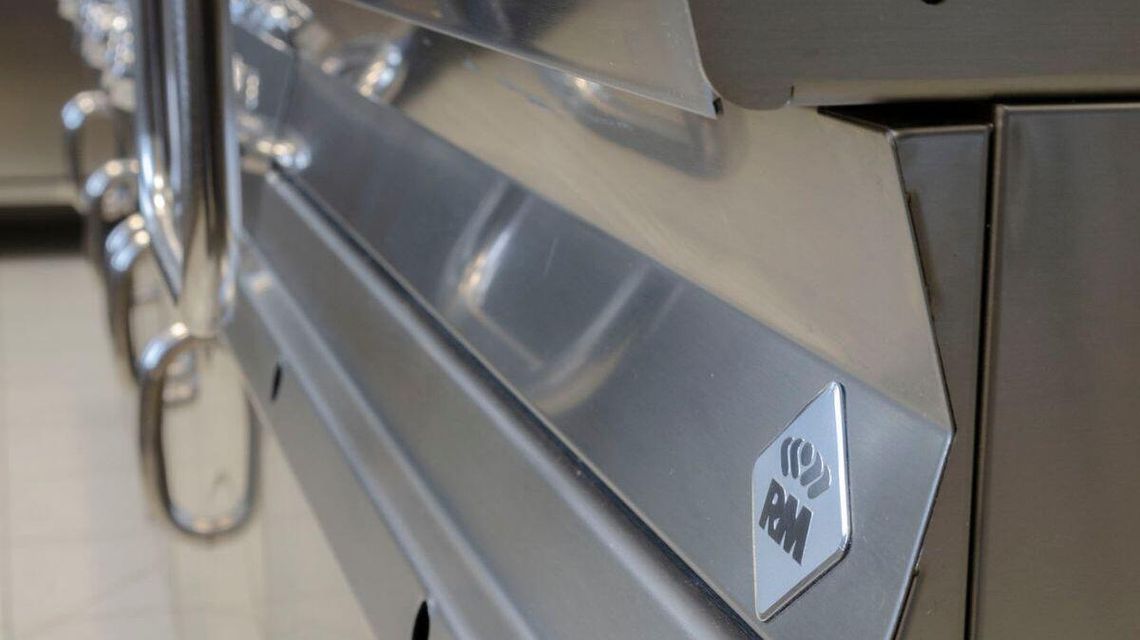 Jak profesjonalne wyposażenie kuchni zwiększa rentowność restauracji?