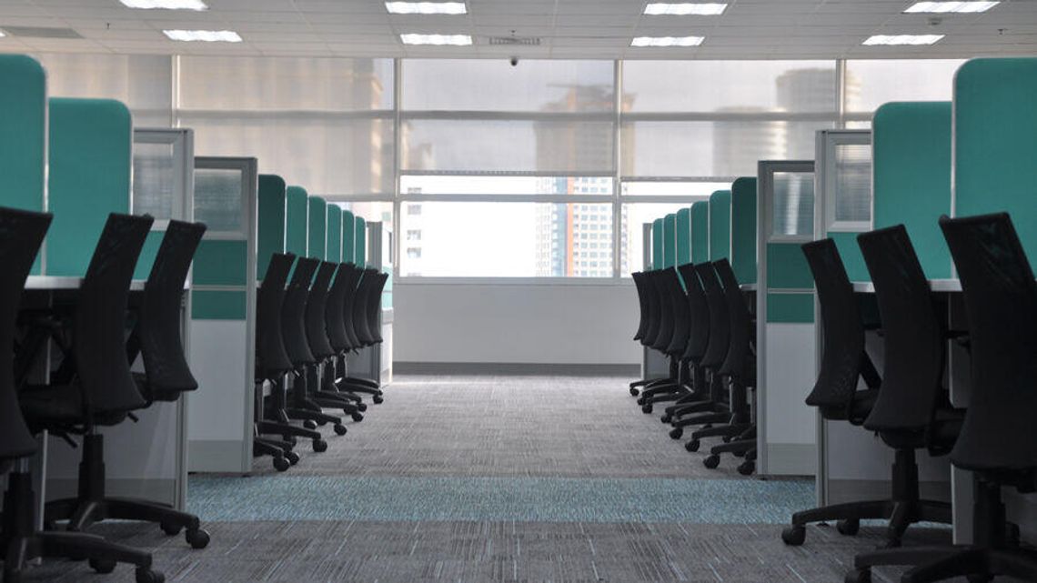 Jak profesjonalnie zadbać o  biurowe wykładziny?