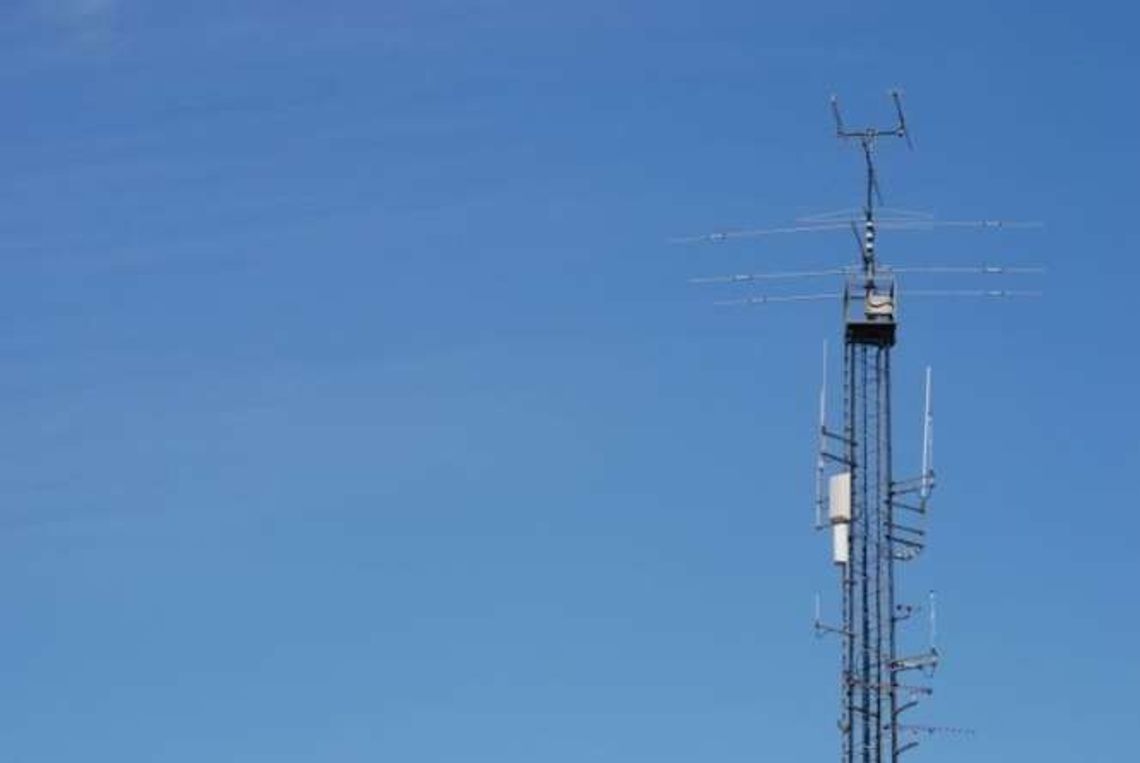 Jak promieniują anteny telefonii komórkowej? NIK: Urząd dostał niekompletne pomiary