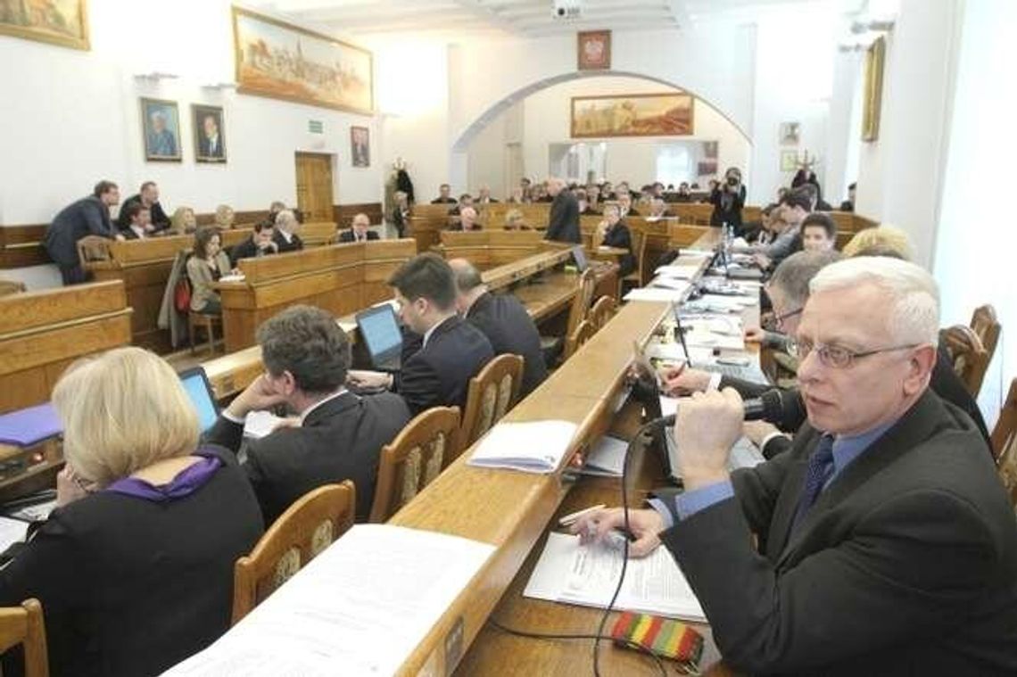 Jak są wykształceni radni w Lubelskiem? W ośmiu radach gmin żaden nie ma studiów Jak są wykształceni radni w Lubelskiem? W ośmiu radach gmin żaden nie ma studiów